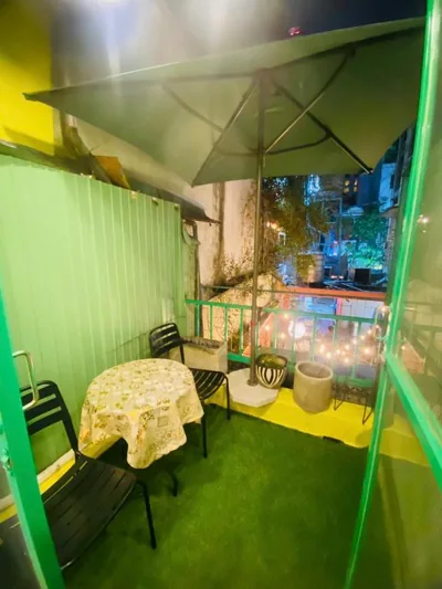 Habitación doble con balcón — La Tortue Saigon - Boutique Homestay Near Turtle Lake